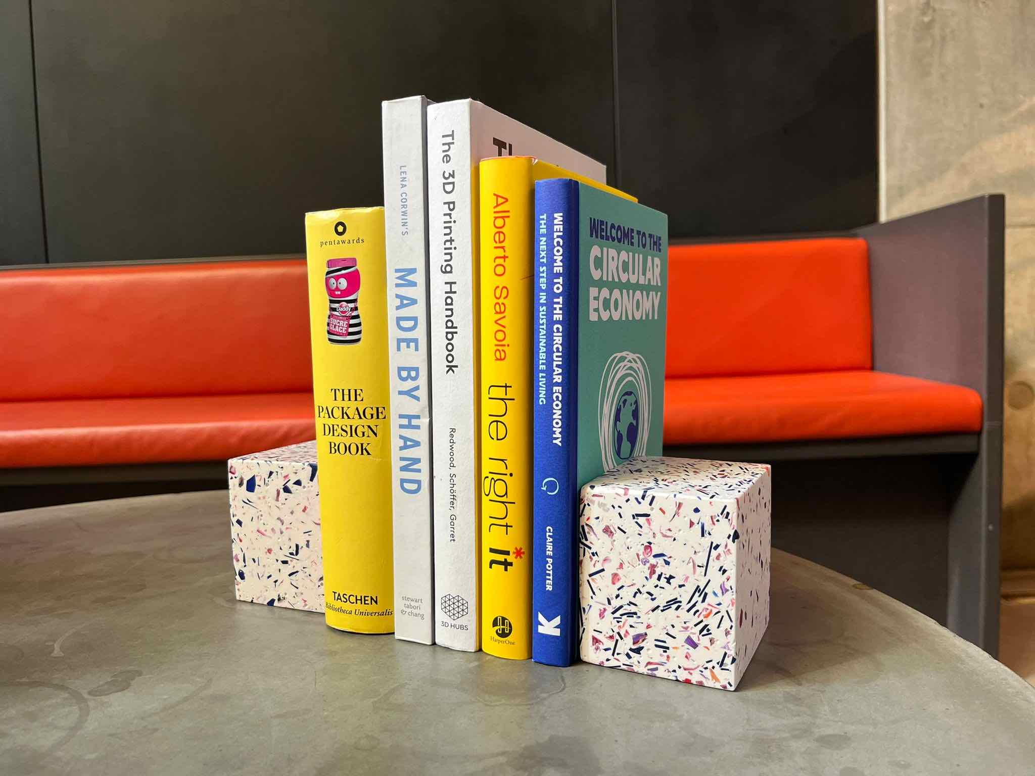 Waste-based bookends - Spared